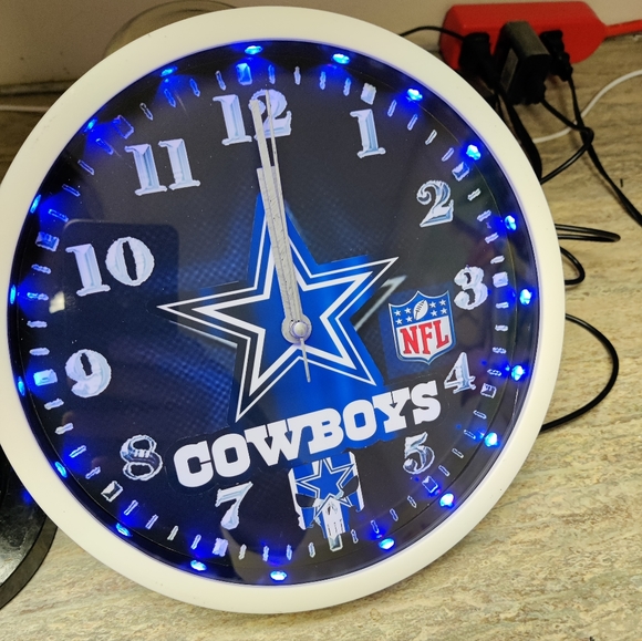 Dallas Cowboys clock - Picture 6 of 7
